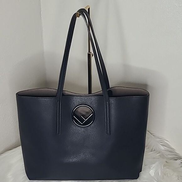 💯 Authentic Fendi Tote Handbag 🍀 - Picture 13 of 17